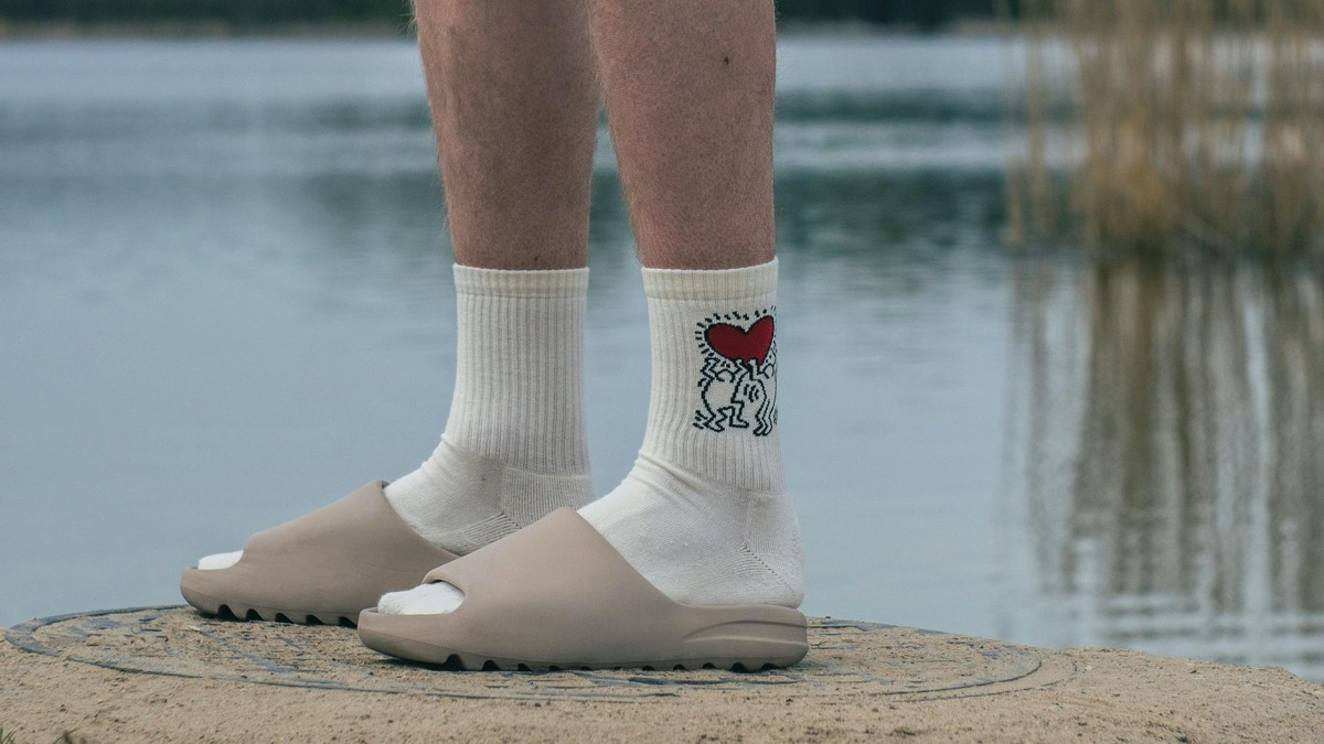 5 Reasons Everyone Still Hates The Socks-With-Sandals Combo