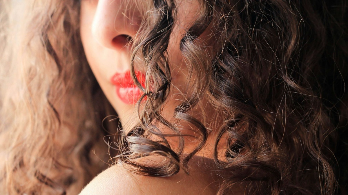 5 Ways Wavy Hair Is Different Than Curly Hair