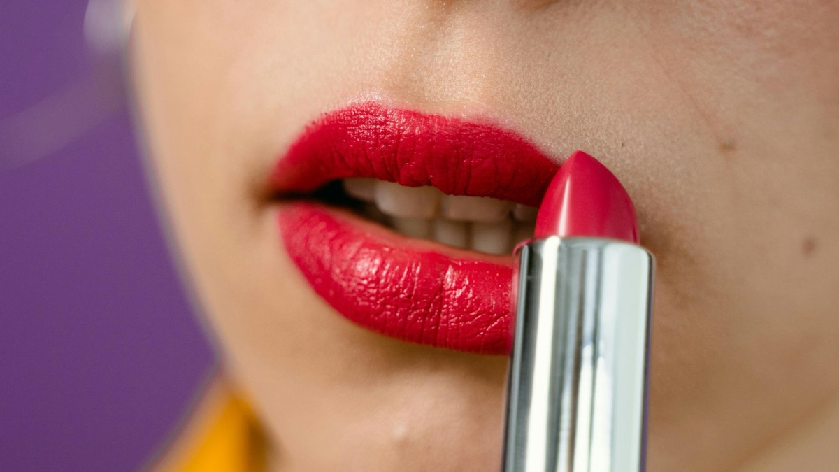 5 Lipstick Shades That Look Good On Olive Skin