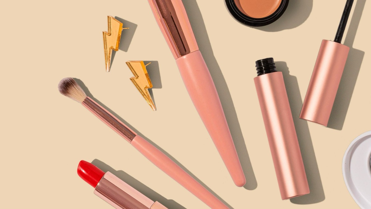 5 Makeup YouTubers To Start Watching
