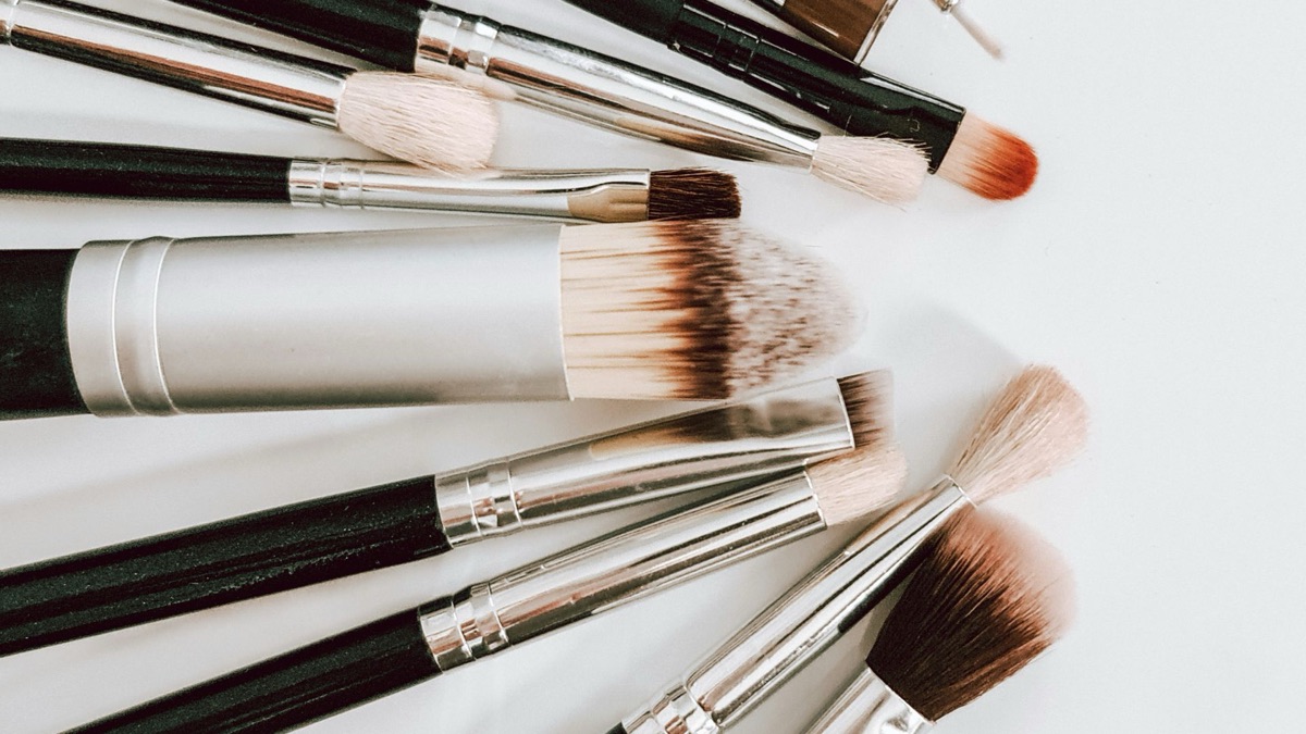 5 Makeup YouTubers To Start Watching