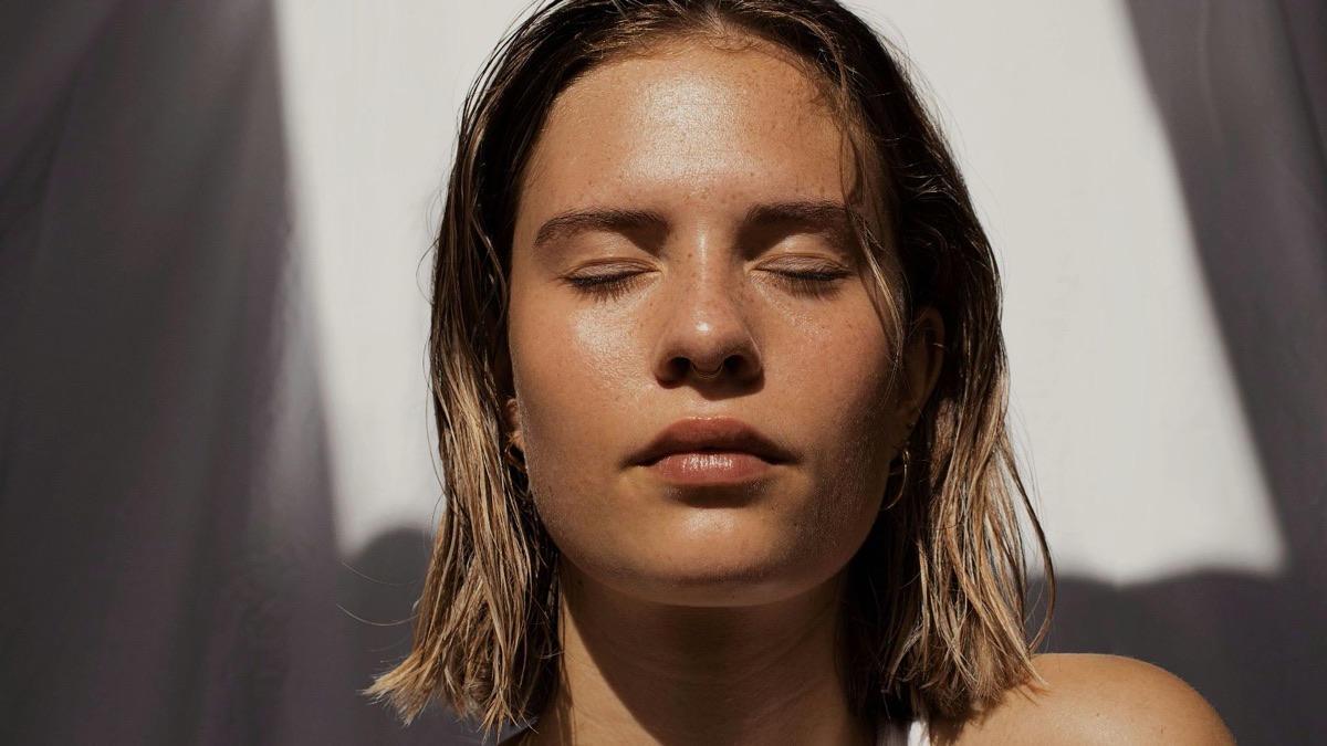 5 Ways Your Nighttime Routine Should Differ From Your Daytime One