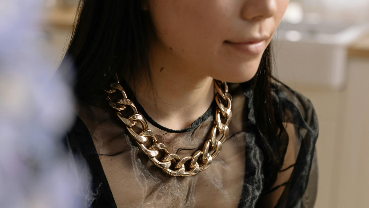 5 Gaudy Accessories To Finally Stop Wearing
